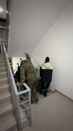 🚀Успешно завершили подъем триплекс-стекла на 11 этаж.