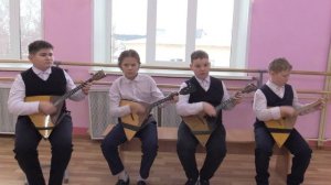 Анс.балалаечников "Цынцы брынцы" (Во саду ли в огороде-Вы послушайте ребята - Ай все кумушки )