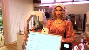 Робот-продавец | Полина угостилась вкусным шоколадным мороженным