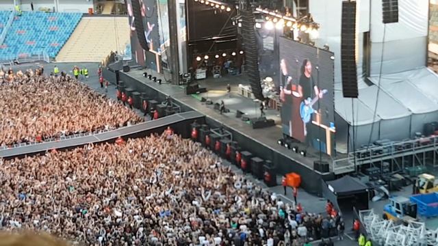 Foo Fighters - best gig opening ever... Ullevi, Gothenburg, Sweden 5/6-18 смотреть онлайн