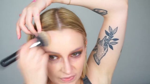 SIMPLE GRUNGE MAKEUP TUTORIAL / SMOKEY EYE смотреть онлайн