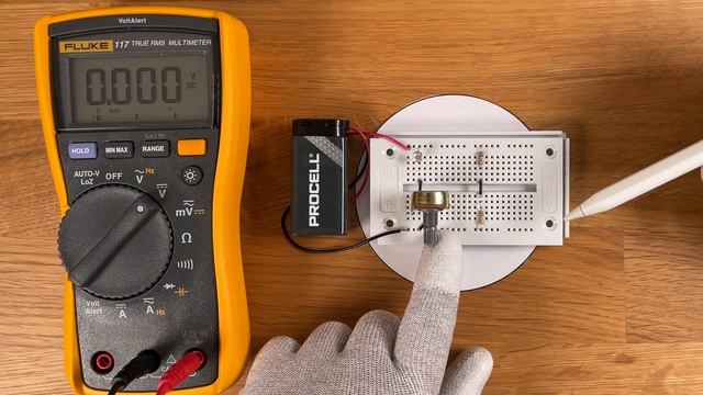 Evaluate photoresistor with comparator смотреть онлайн