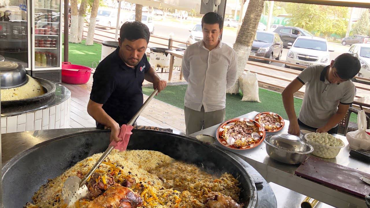 УЗБЕКИСТАН! ПОПУЛЯРНЫЙ ПЛОВ В ЦЕНТРЕ ПЛОВА смотреть онлайн