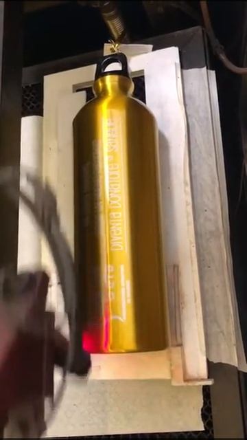 Incisione su Borracce con Laser смотреть онлайн