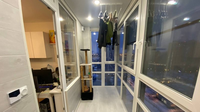 рабочая комната на балконе с панорамным остеклением в кудрово