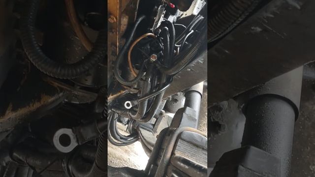 how to remove and install a starter on a 3126 Caterpillar engine.