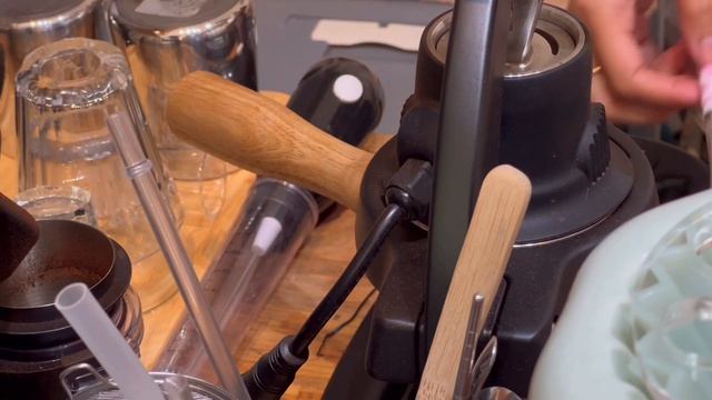 ASMR Cafe Vlog Mini Coffee cafe’ Patuu.slowbar Kopi Mokapot | Tasty Inside Bangkok Street Food