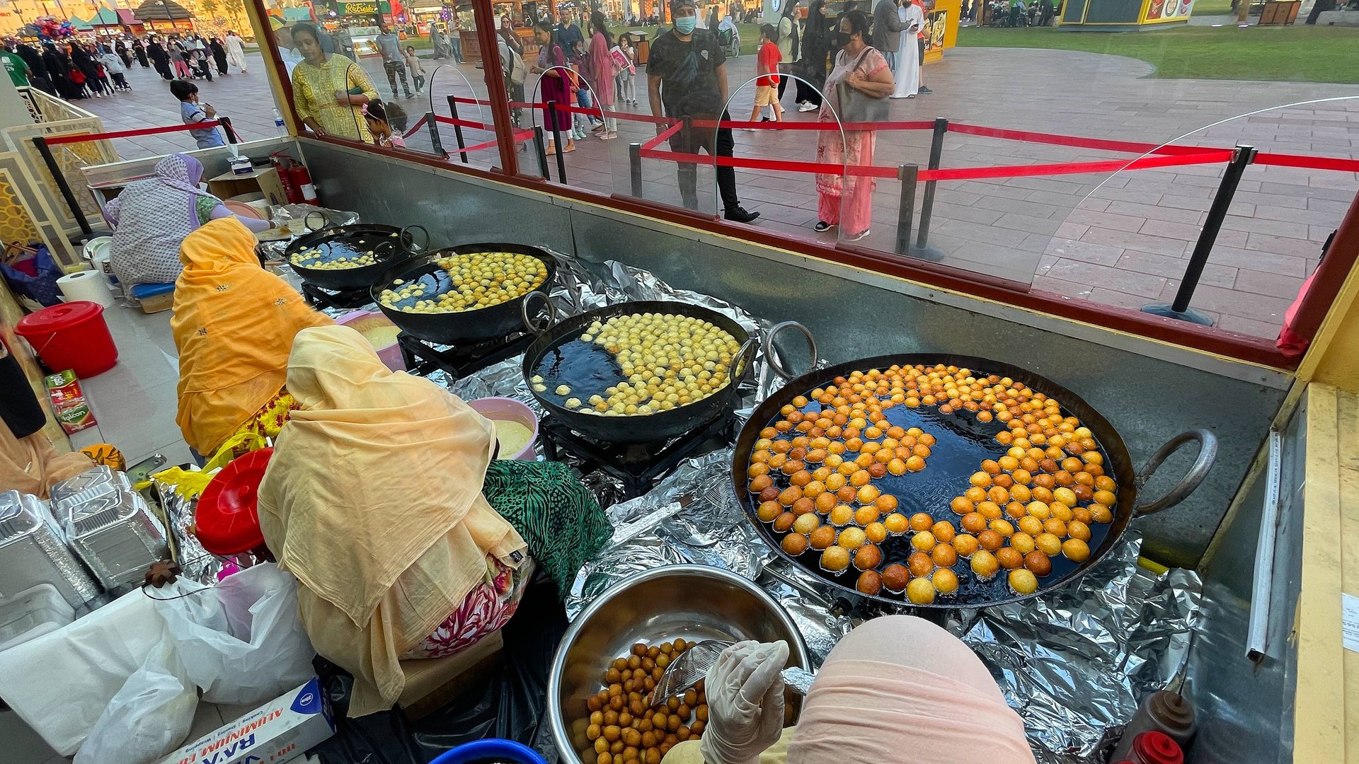 Лучшая еда Дубай | Мировой Гастрономический Тур в Global Village | Часть 2 смотреть онлайн