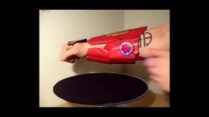 Рука железного человека с лазером