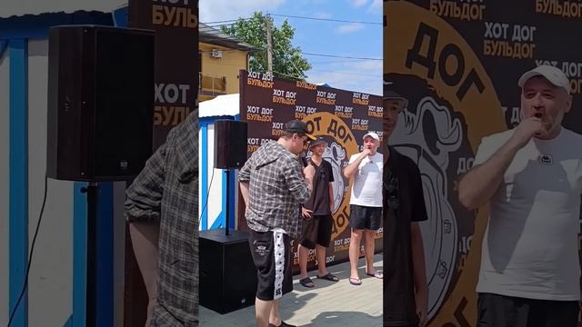 Гарик Бульдог Харламов в Анапе. Реакция парня бесценна #камеди #харламов #анапа #анапасегодня