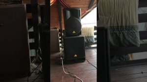 Test subwoofer Behringer VP1800S + top Behringer Eurolive B215D