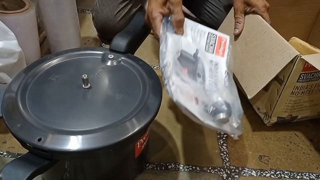 Prestige SVACHH Pressure Cooker with Hard Anodized Body (Black) Unboxing | 5 litre capacity. смотреть онлайн