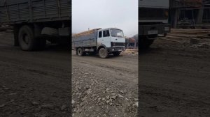 МАЗ 53371 робить розворот