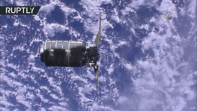Стыковка грузового корабля Cygnus с МКС