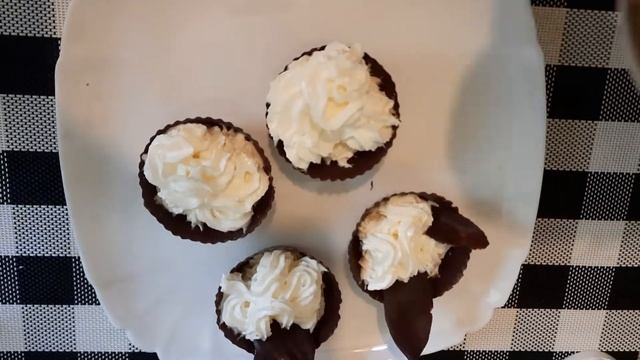 Chocolate decorationfor cakes.Шоколадные украшение тортов.