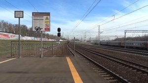 ЭР2Т-7185 следует по станции Красный Строитель