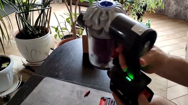 Пылесос Dyson DC 62/V6 аккумулятор от шуруповёрта(18V) и полезные советы смотреть онлайн