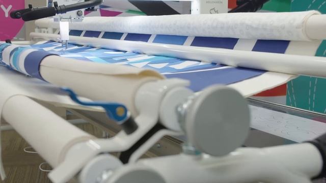 APQS Millie longarm quilting machine смотреть онлайн