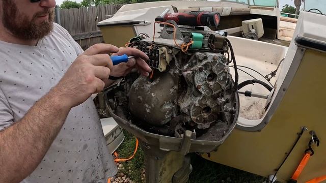 Will the FREE BOAT START? - 1974 Thunderbird T190 - Episode 2 смотреть онлайн