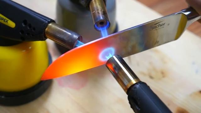 EXPERIMENT Glowing 1000 degree KNIFE VS LIQUID NIT смотреть онлайн