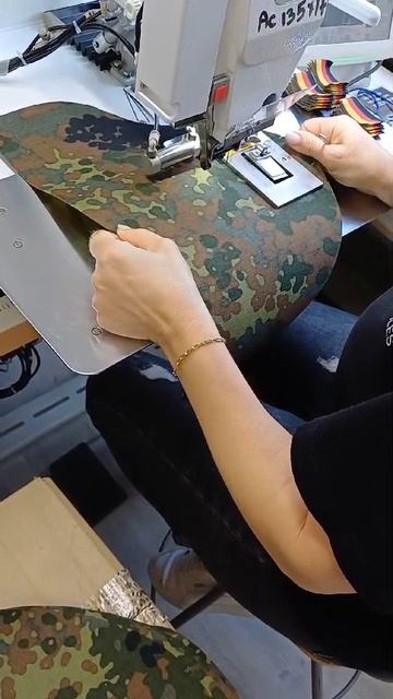 Шаблонная машина, машина программируемого стежка -10 пришивание лейблов Румыния смотреть онлайн