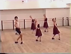 ШКОЛА СТУДИЯ КАЗАНЬ 2004-ЭКЗАМЕН ПО НАРОДНО-СЦЕНИЧЕСКОМУ ТАНЦУ-ПЕРВОЕ ПОЛУГОДИЕ-СЕРЕДИНА.