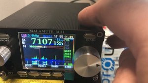 Несколько сильных сигналов рядом. Прием на кусок провода трансивер Маламут М2.