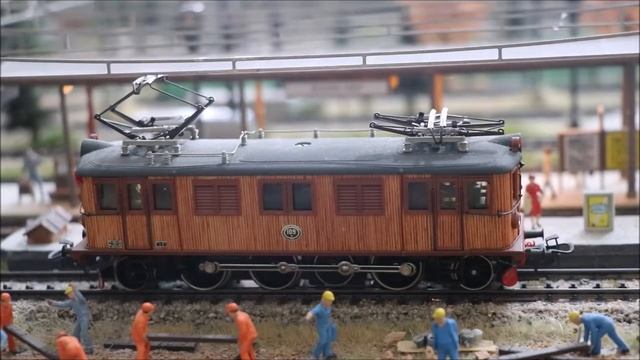 BR 132 DB 132 103-3 & Typ D 109 SJ Nr 109 & BR E 32 DRG E 32 18' s parade