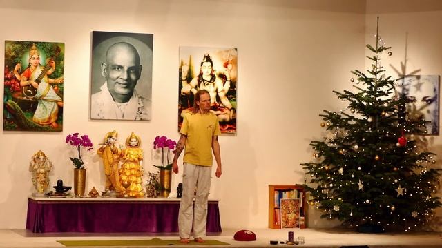 Yoga Vidya Mittelstufe "Umkehrstellung" Live mit Mahindra - 16:15 Uhr - 07.12.2020 смотреть онлайн