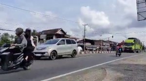 Wow Ada Truk Kontainer, Truk Tangki, Truk Molen, Bus Telolet Mirip Tayo Dan Teman Teman