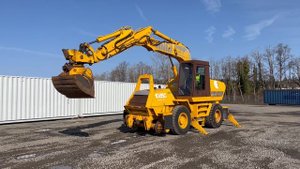 Case 1085C Wheel Excavator