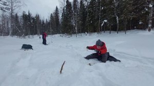 Зимняя рыбалка с сыном Павлом. Окушки, плотвички. Сын доволен.