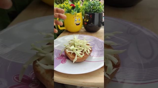 Chotu Motu Burger 🍔 Tag ur padosi jo accha khane mehek se bina bulaye chale aate h 🤣 смотреть онлайн