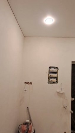 Натяжные потолки в коридоре.