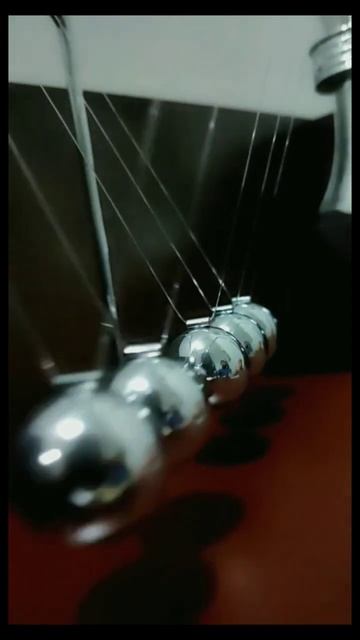 Newton Cradle Pendulum #shortvideo #youtubeshorts #viral #shorts #short смотреть онлайн