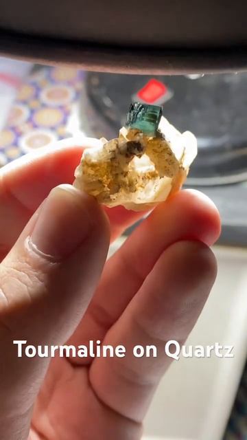 Tourmaline On Quartz смотреть онлайн