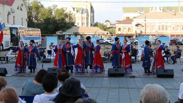 «Ансамбль Российского Казачества» – «Вечер, вечер, к вечер»