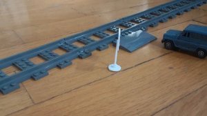 Lego поезд сбивает на ж/д переезде УАЗ