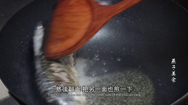 【美食】鯽魚里加一塊豆腐，沒想到這麼好喝，喝過一次就忘不了！中國美食—鯽魚燉豆腐