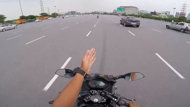 220 PULSAR GURGAON TOLL ACCIDENT Don't act smart on Highways ! смотреть онлайн