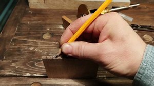 Пенал из ценных пород дерева, дуба и падука.