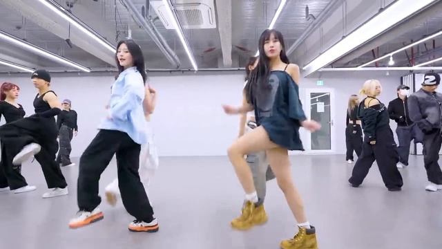 Kiss of life - The 39th GOLDEN DISC AWARDS  Dance Practice MIRRORED