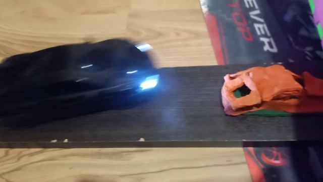 Краш-тест пластилинового Porsche Carrera S