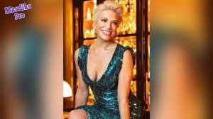 I love Older Women Over 50 in mini dress 570