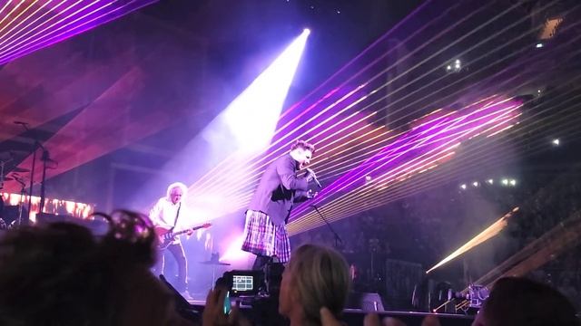 Queen + Adam Lambert - Who Wants to Live Forever; The O2 Arena; London, England; June 15, 2022 смотреть онлайн