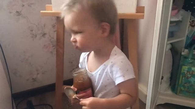 «Приколы про Святика» 1 серия 3 сезон Святик ест абрикосовое варенье!