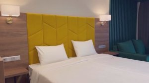 Номер Deluxe в стильном парк-отеле Sun Village Arkhyz в горах Архыза с тёплым бассейном и рестораном