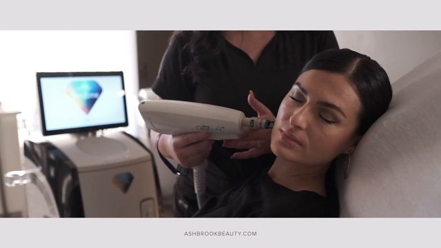 Danielle Explains the Harmony Laser by Alma смотреть онлайн