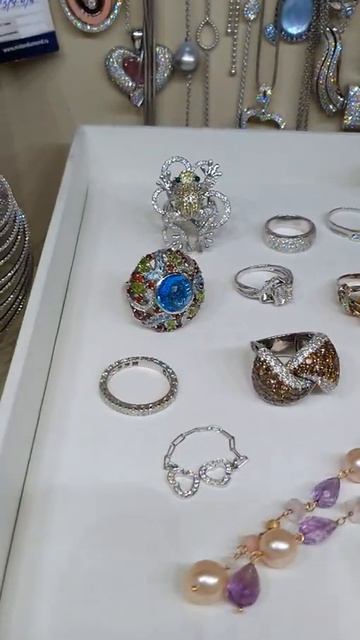 30 изысканных золотых украшений с бриллиантами уже в каталоге! смотреть онлайн