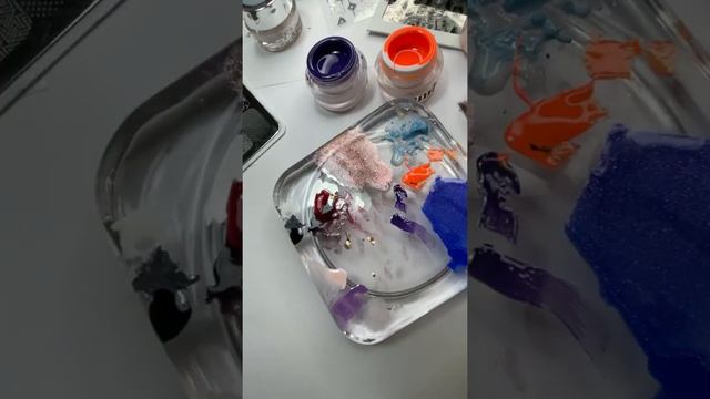Дизайн ногтей  новые Шармиконы с гелевыми красками Фиолетовые лучи и Электрический закат